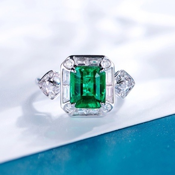 Jewelry - Stunning Green Rhinestone Square Adjustable Ring